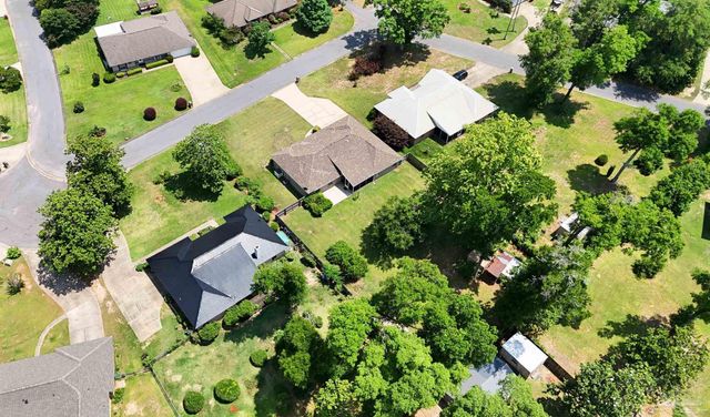 33580 Woodlands Dr, Lillian, AL 36549