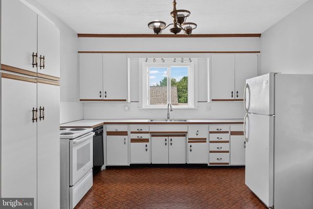 365 E MAIN ST, Landisville, PA 17538