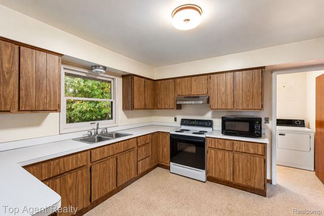 8269 Currie Road, Salem Township, MI 48168