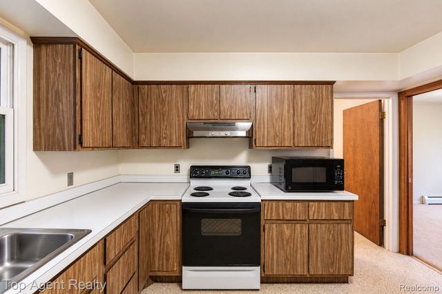 8269 Currie Road, Salem Township, MI 48168