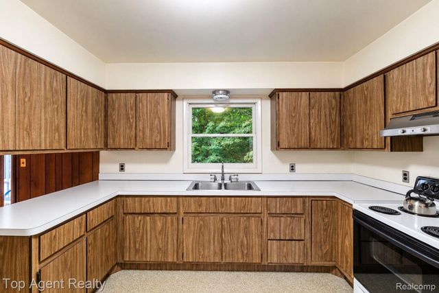8269 Currie Road, Salem Township, MI 48168