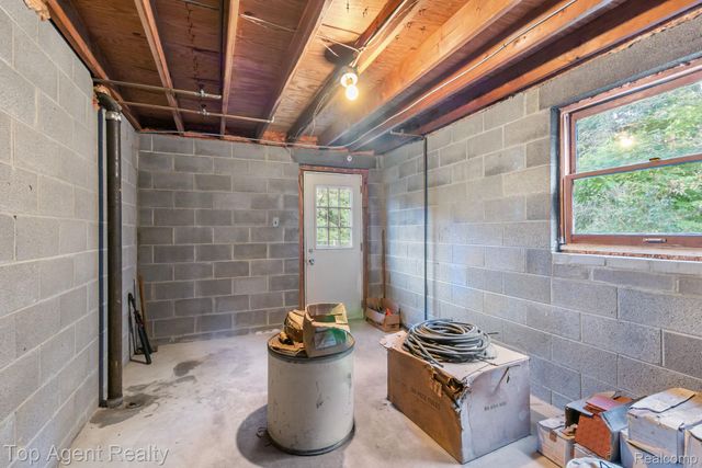 8269 Currie Road, Salem Township, MI 48168