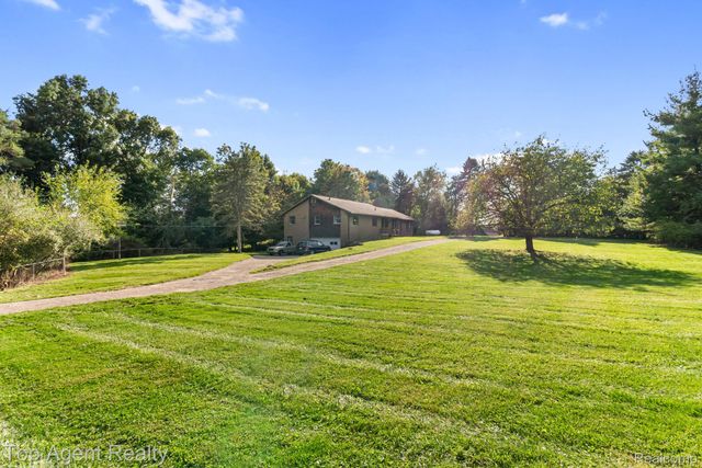 8269 Currie Road, Salem Township, MI 48168