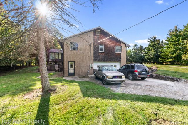 8269 Currie Road, Salem Township, MI 48168