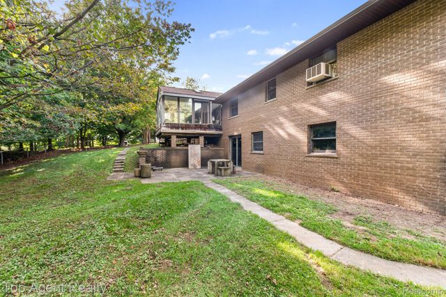 8269 Currie Road, Salem Township, MI 48168