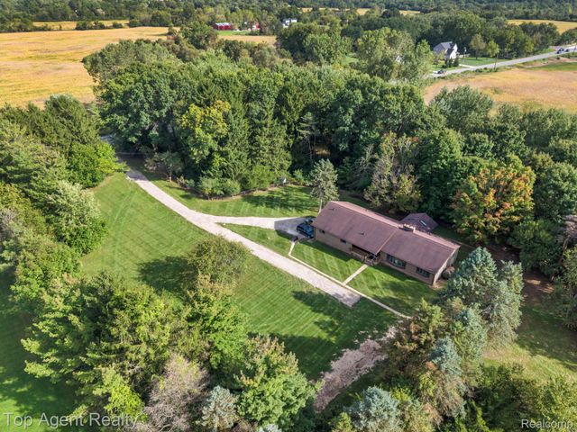 8269 Currie Road, Salem Township, MI 48168