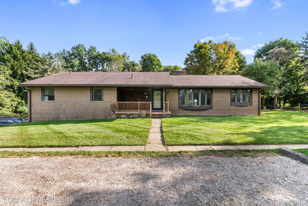 8269 Currie Road, Salem Township, MI 48168
