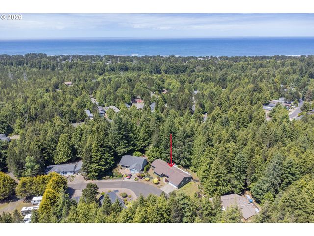 60 SEAGROVE Pl, Lincoln City, OR 97367