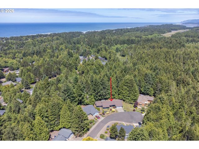 60 SEAGROVE Pl, Lincoln City, OR 97367