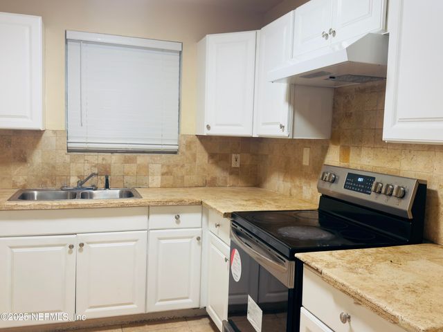 6241 AUTLAN Drive, Jacksonville, FL 32210