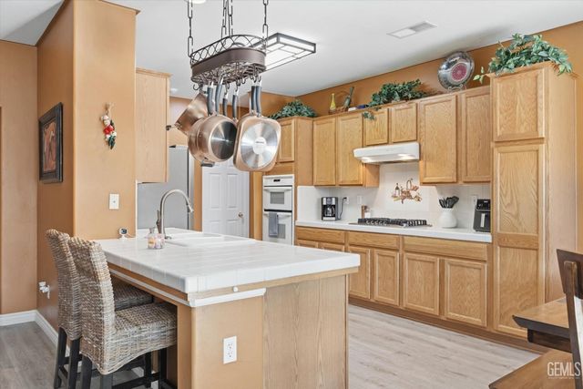 12513 Great Country Drive, Bakersfield, CA 93312