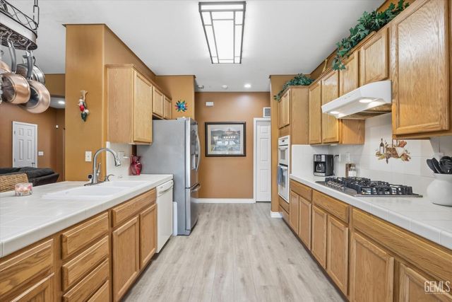 12513 Great Country Drive, Bakersfield, CA 93312