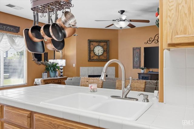 12513 Great Country Drive, Bakersfield, CA 93312