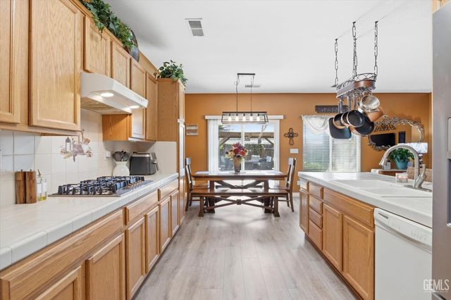 12513 Great Country Drive, Bakersfield, CA 93312