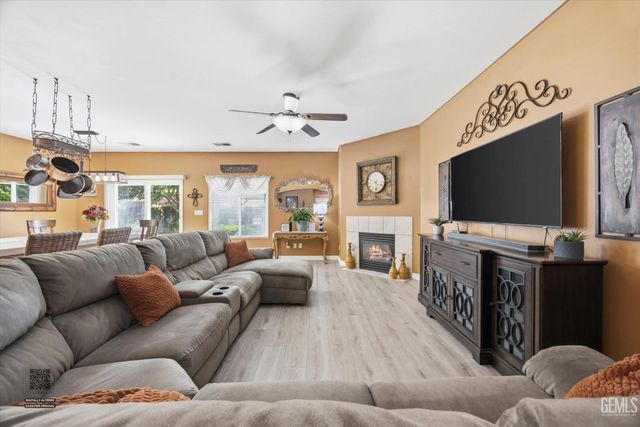 12513 Great Country Drive, Bakersfield, CA 93312
