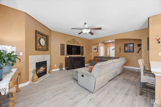 12513 Great Country Drive, Bakersfield, CA 93312