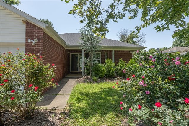 4277 E Lawndale Drive, Fayetteville, AR 72701