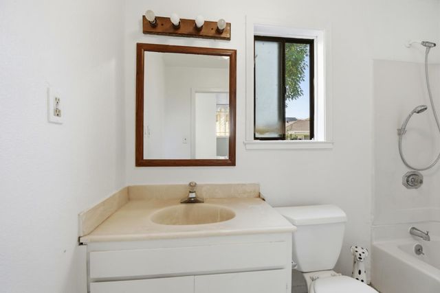 3918 High Street, Oakland, CA 94619