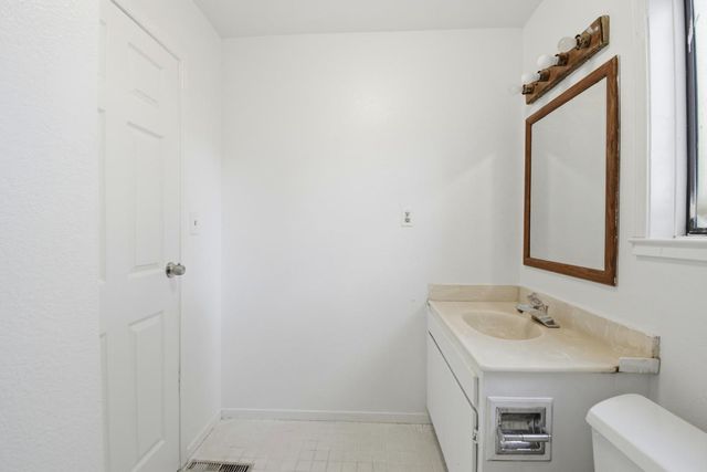 3918 High Street, Oakland, CA 94619