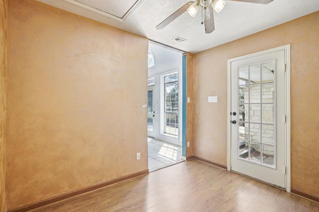 105 Daisy LN, Bastrop, TX 78602