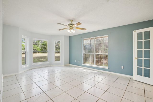 105 Daisy LN, Bastrop, TX 78602