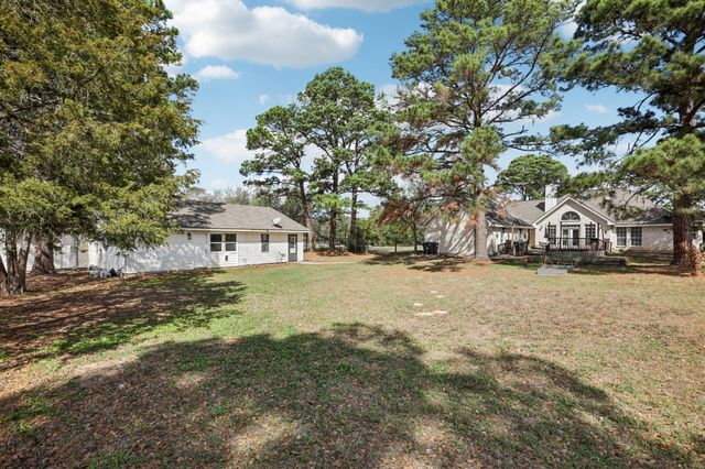 105 Daisy LN, Bastrop, TX 78602