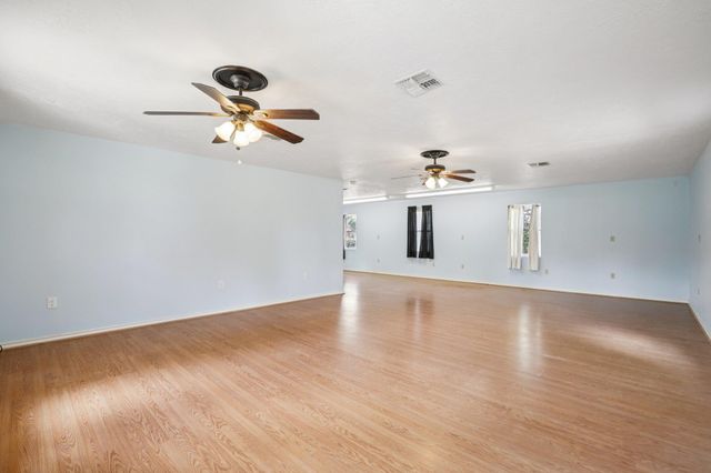 105 Daisy LN, Bastrop, TX 78602