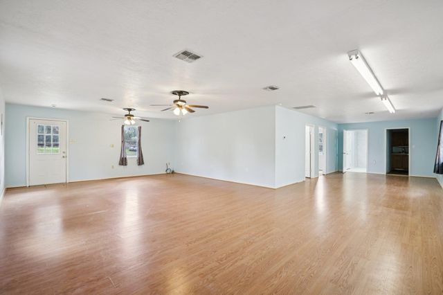 105 Daisy LN, Bastrop, TX 78602