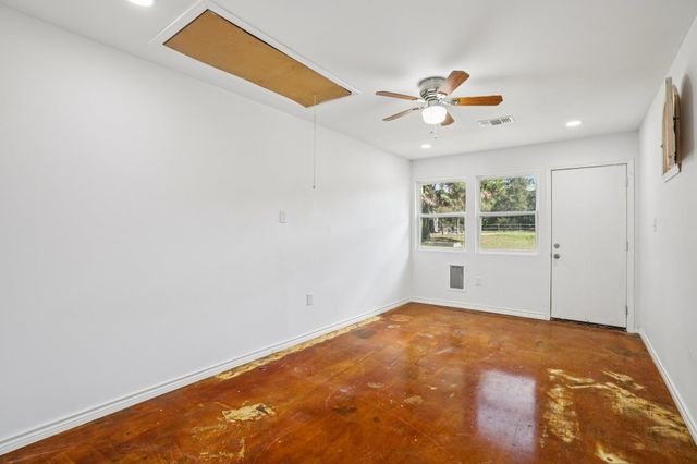 105 Daisy LN, Bastrop, TX 78602