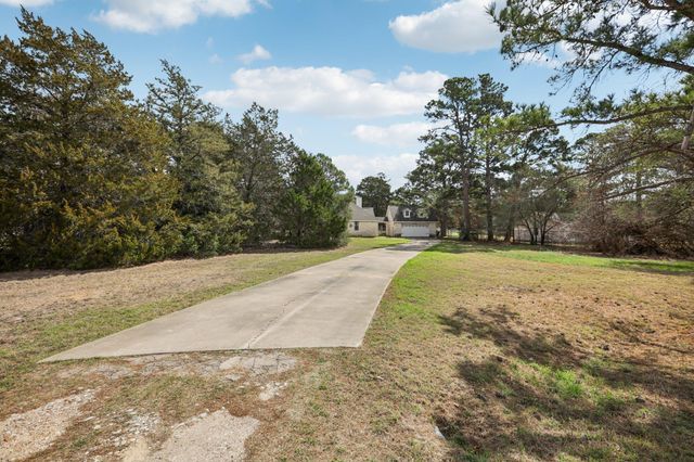 105 Daisy LN, Bastrop, TX 78602