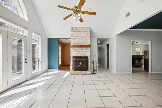 105 Daisy LN, Bastrop, TX 78602