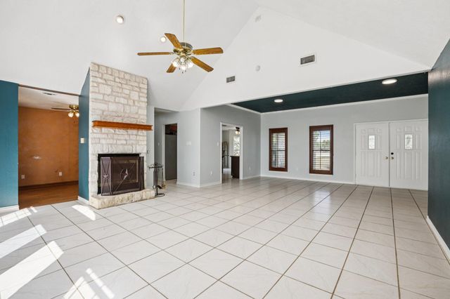 105 Daisy LN, Bastrop, TX 78602
