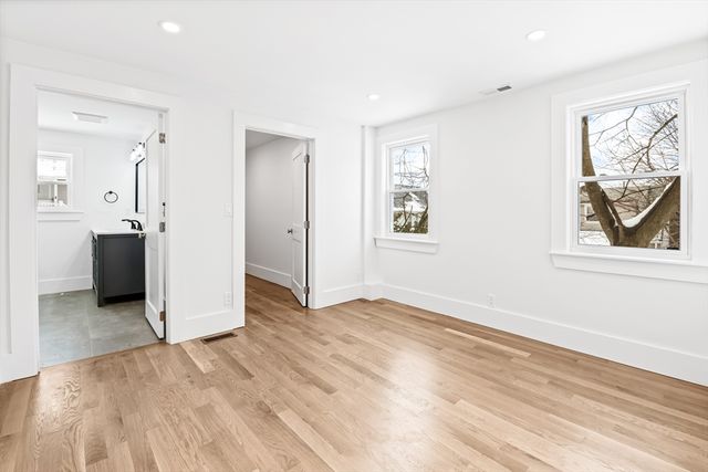 85 Lowell Ave 85, Watertown, MA 02472