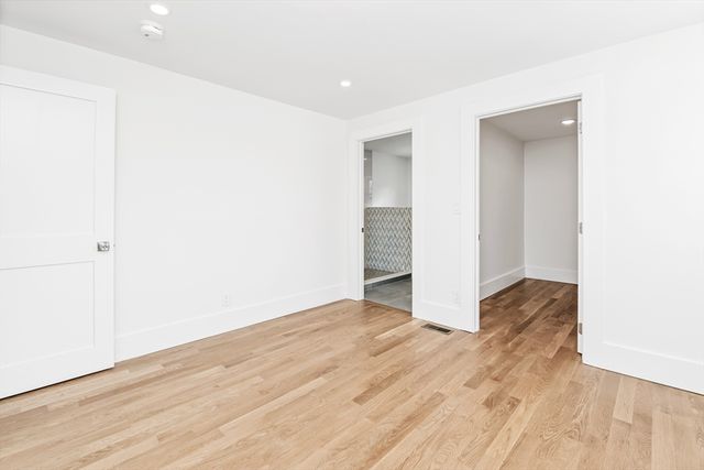 85 Lowell Ave 85, Watertown, MA 02472