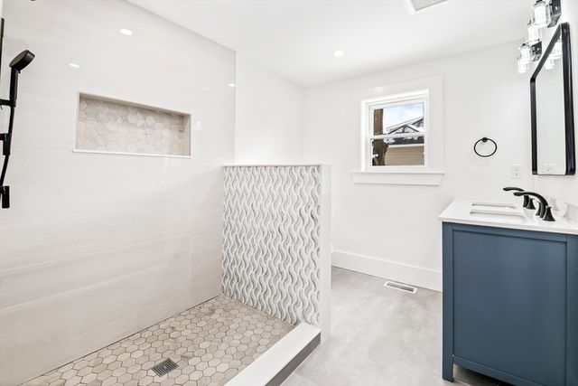 85 Lowell Ave 85, Watertown, MA 02472