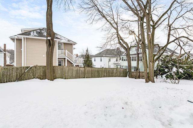 85 Lowell Ave 85, Watertown, MA 02472