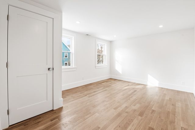 85 Lowell Ave 85, Watertown, MA 02472