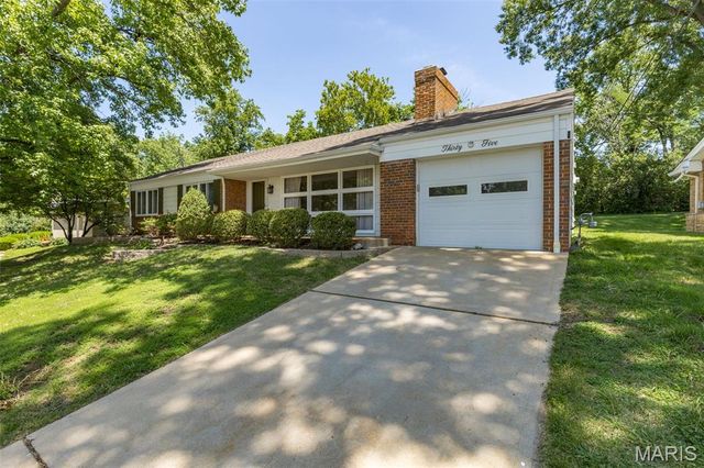 35 Pinewood Drive, Crestwood, MO 63123