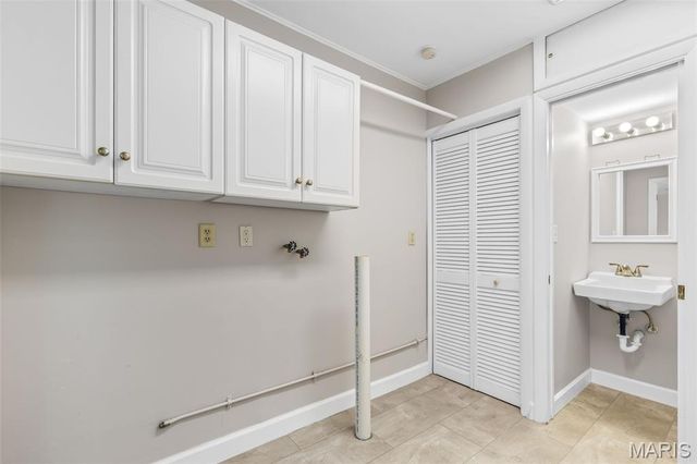 35 Pinewood Drive, Crestwood, MO 63123