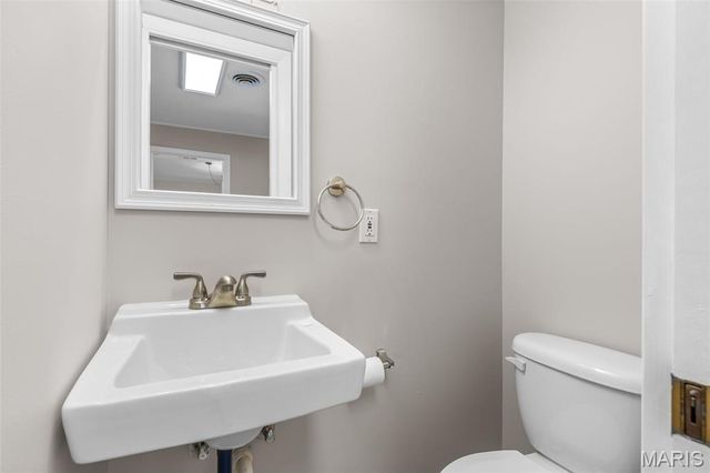 35 Pinewood Drive, Crestwood, MO 63123