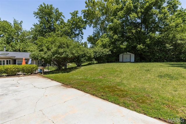 35 Pinewood Drive, Crestwood, MO 63123