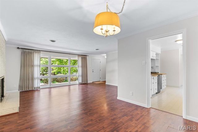 35 Pinewood Drive, Crestwood, MO 63123