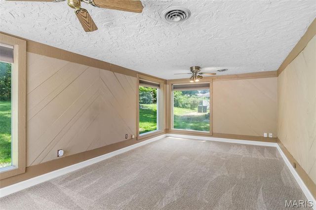 35 Pinewood Drive, Crestwood, MO 63123