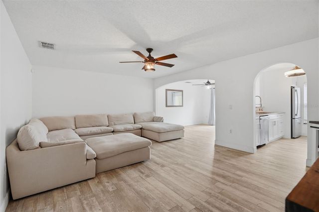 4604 ASHBURN SQUARE DRIVE, Tampa, FL 33610