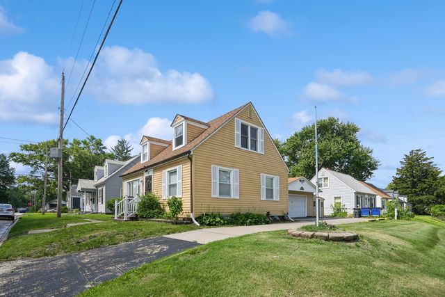 1128 28th Street, Bettendorf, IA 52722