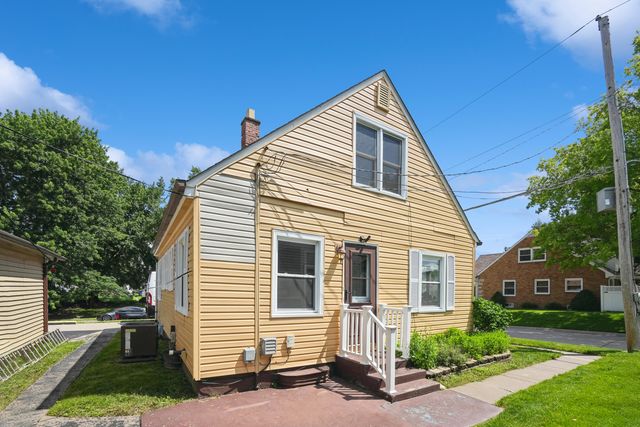 1128 28th Street, Bettendorf, IA 52722