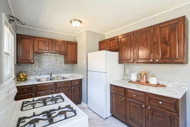 1128 28th Street, Bettendorf, IA 52722