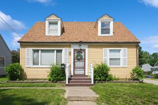 1128 28th Street, Bettendorf, IA 52722