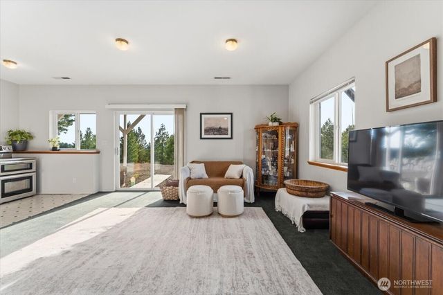 300 Sunset Way, East Wenatchee, WA 98802