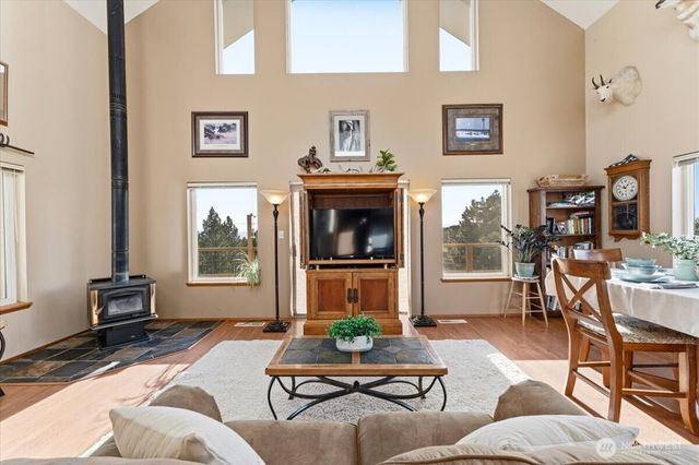 300 Sunset Way, East Wenatchee, WA 98802